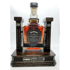 Jack Daniels Single Barrel Select on a Wooden Cradle Limited Edition 700ml @ 45 % abv